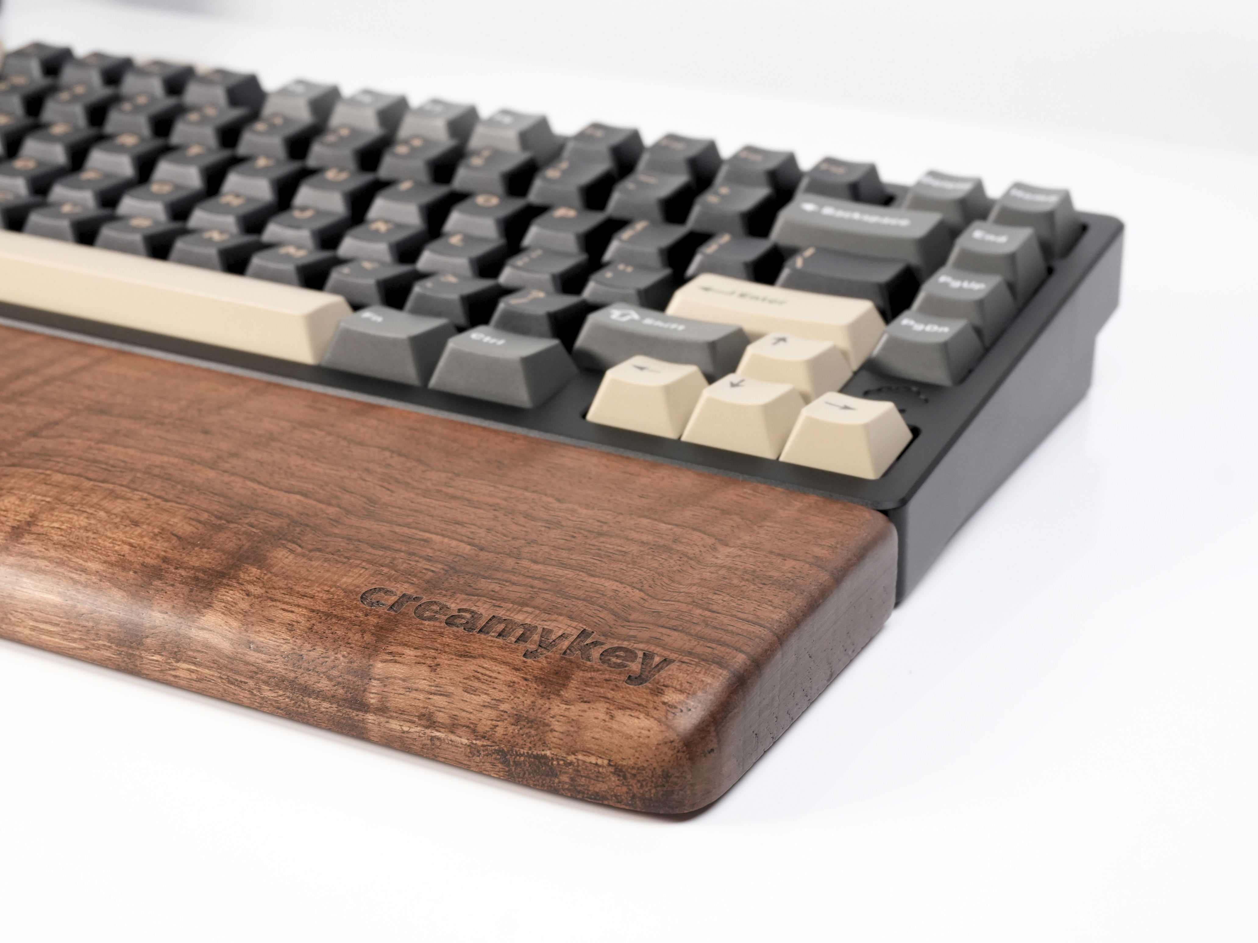 Repose Poignet en Bois de Noyer